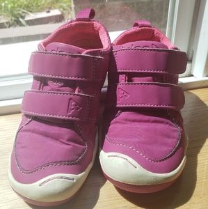 Plae shoe size 9